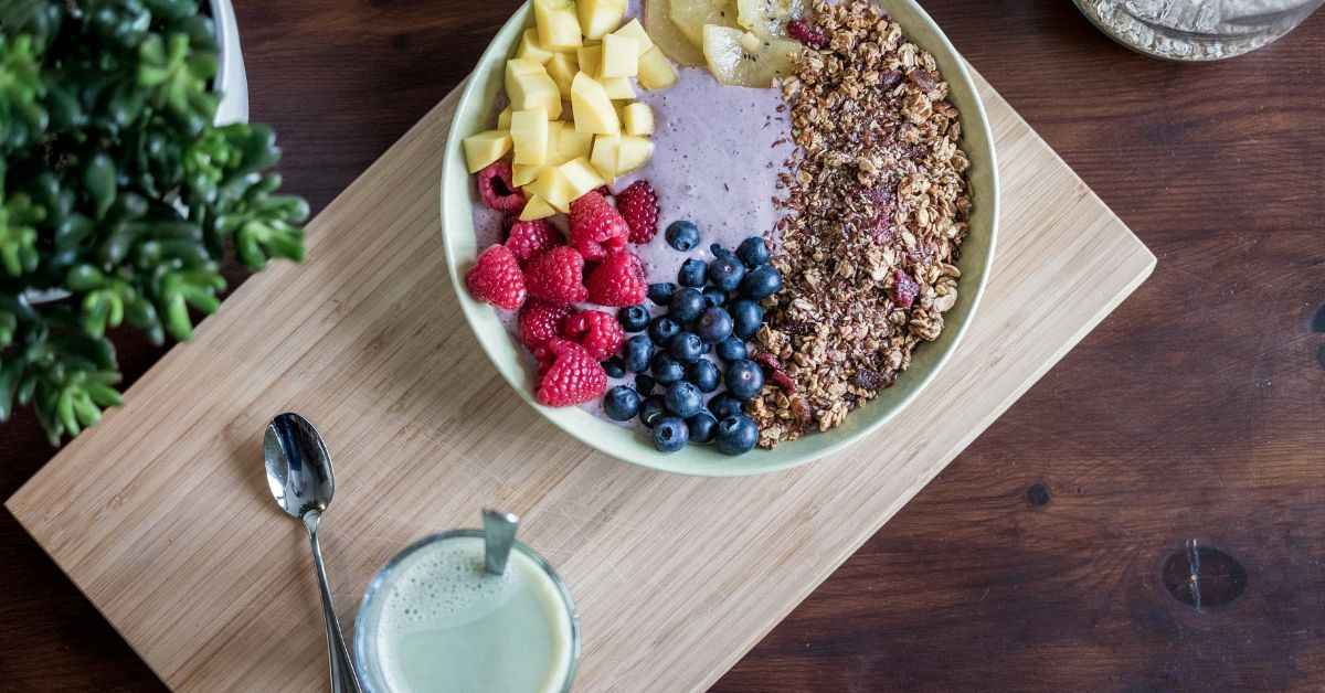 A Free Guide: The 6 Foundations of Holistic Health